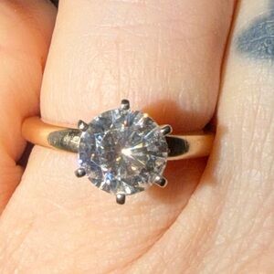 14k yellow gold 2 carat Moissanite diamond ring 3.59 grams sz 5